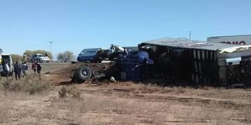 Las imágenes del triple choque entre camiones son devastadoras.