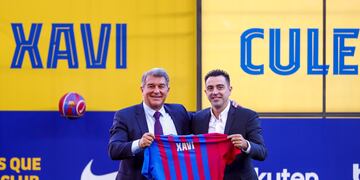 Xavi fue presentado como nuevo DT del Barcelona.