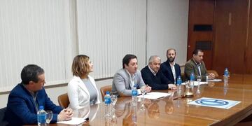 Hugo Tornaghi (en el centro) asumió la presidencia de la Cámara de Comercio de San Rafael.