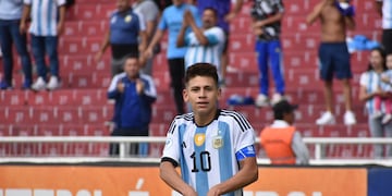 El "Diablito" Echeverri metió un golazo en el 2-0 sobre Chile. Foto: Prensa Selección Argentina.