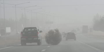 Las ráfagas de viento zonda se perciben en todo Mendoza. Archivo.