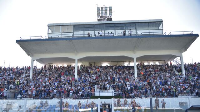 Los hinchas de Talleres esperan al sucesor de Cacique Medina.
