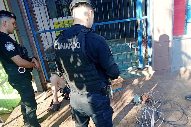 Detuvieron a un hombre por robar cables del tendido eléctrico en Eldorado.