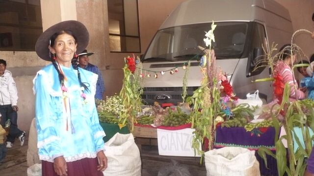 Familias rurales de la Quebrada de Humahuaca confluyen en la feria agrícola organizada por el municipio, cada verano.