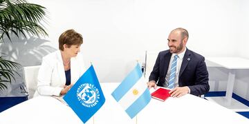 Kristalina Georgieva y Martín Guzmán en una reunión.