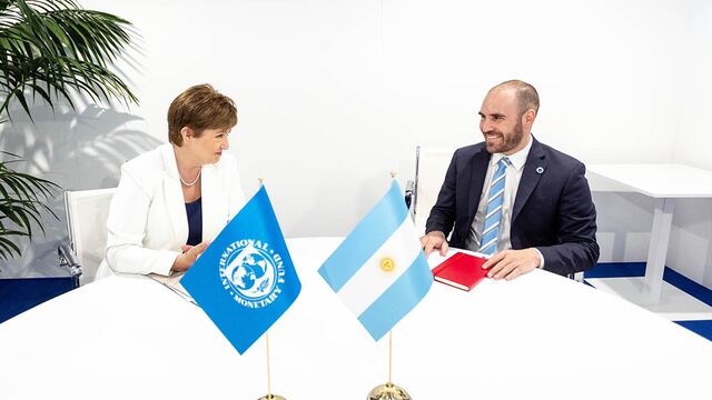 Kristalina Georgieva y Martín Guzmán en una reunión.