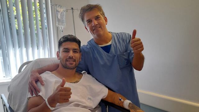 Lucas Passerini, delantero de Belgrano, luego de la intervención quirúrgica por su lesión. (Prensa Belgrano)