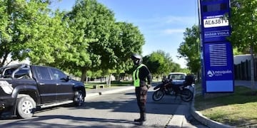 Un insólito accidente ocurrió en Neuquén que se viralizó por las redes sociales.