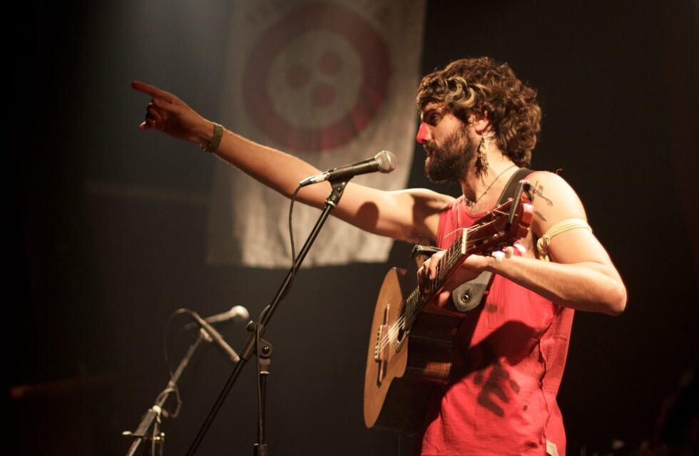 Joaquín del Mundo llega a Mar del Plata para presentar su primer disco solista “Al dorso del Tiempo”