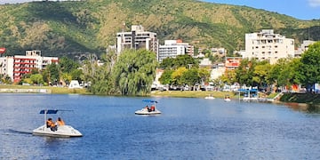 Pleno centro de Villa Carlos Paz durante el último fin de semana. (Foto: VíaCarlosPaz).