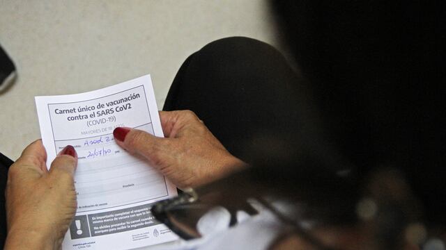 Aplicarán la vacuna contra el coronavirus a docentes en Santa Fe. (@minsalusantafe)