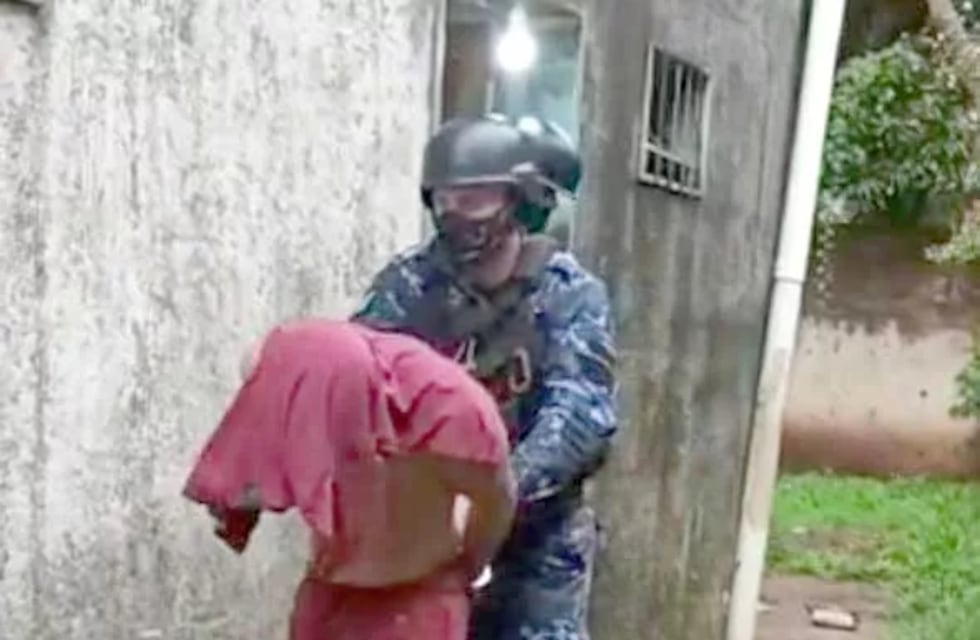 Detenido se cosió la boca a modo de protesta