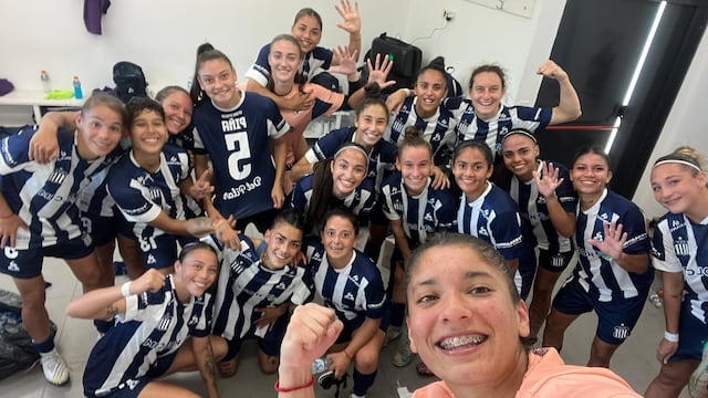 El femenino de Talleres celebra el triunfo ante River (Talleres)