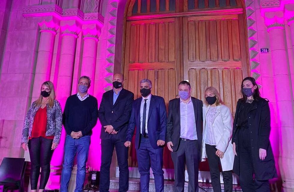 La UNR inauguró la restauración de la fachada de Facultad de Humanidades