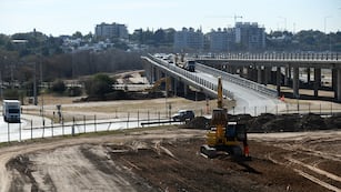 Avanza la construcción del nuevo estacionamiento del estadio Kempes. (Ramiro Pereyra / La Voz)