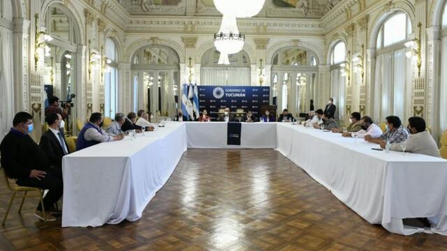 El gobernador Juan Manzur se reunió con representantes de Simoca y Graneros