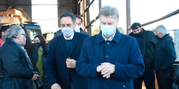 Juan Cabandié, al arribar al acto junto al gobernador Ziliotto (El Diario)