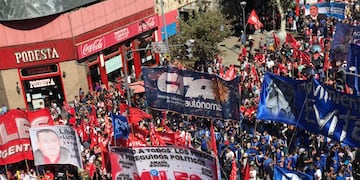 Organizaciones sociales cortan la Avenida 9 de Julio en la zona del Obelisco