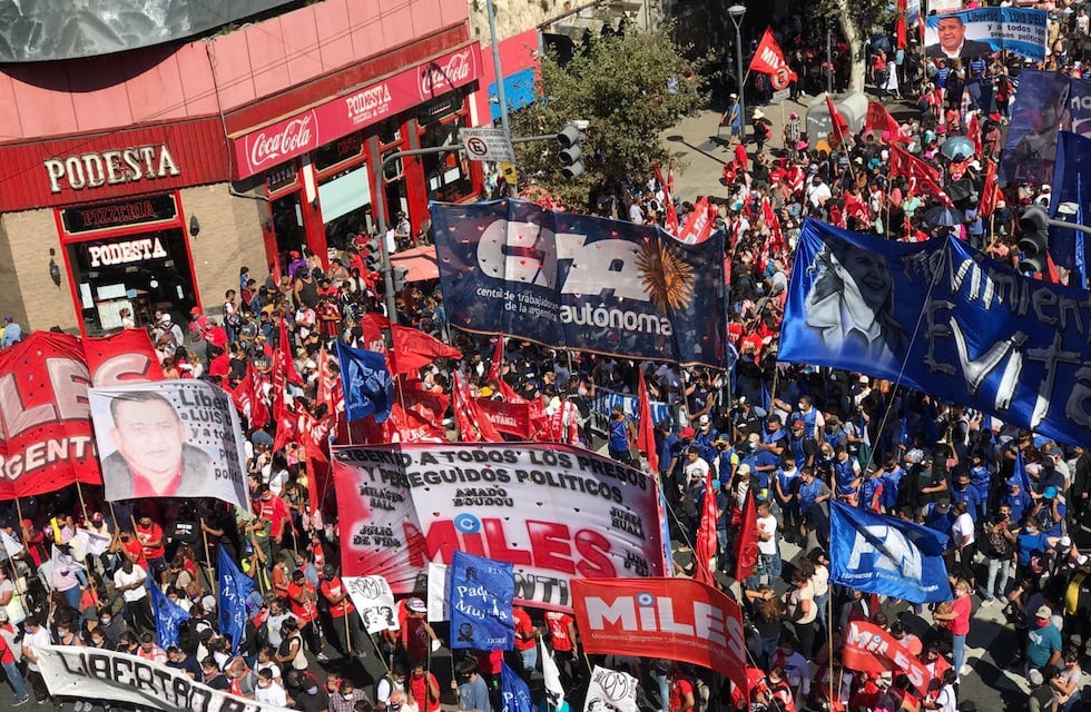 Organizaciones sociales cortaron la Avenida 9 de Julio en la zona del Obelisco