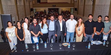 El Clúster Tecnológico de Tucumán suma nuevas oportunidades con la entrega de equipos a jóvenes.