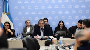 Bertie Benegas Lynch (centro), presidente de la Comisión de Presupuesto y Hacienda (Foto: HCDN)