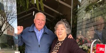 Rina y Luis Nicollier en la florería.