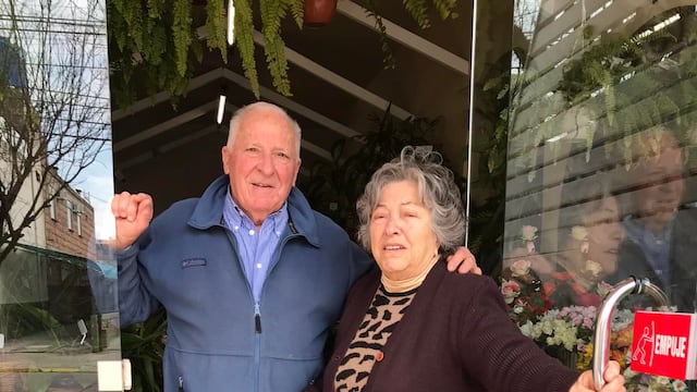 Rina y Luis Nicollier en la florería.
