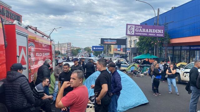 Sin acuerdo, continúa el acampe policial en Posadas.