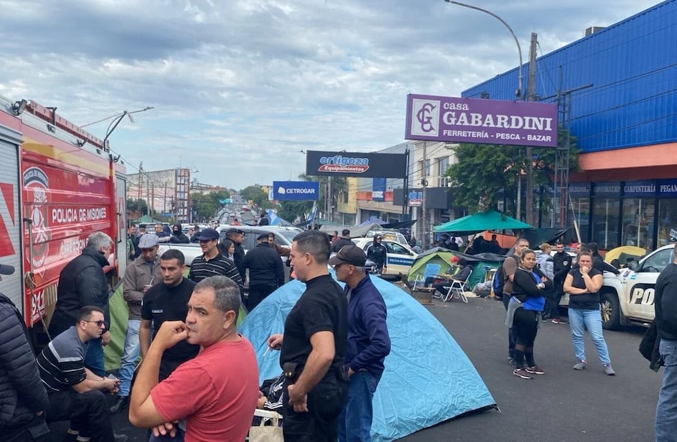 Sin acuerdo, continúa el acampe policial en Posadas