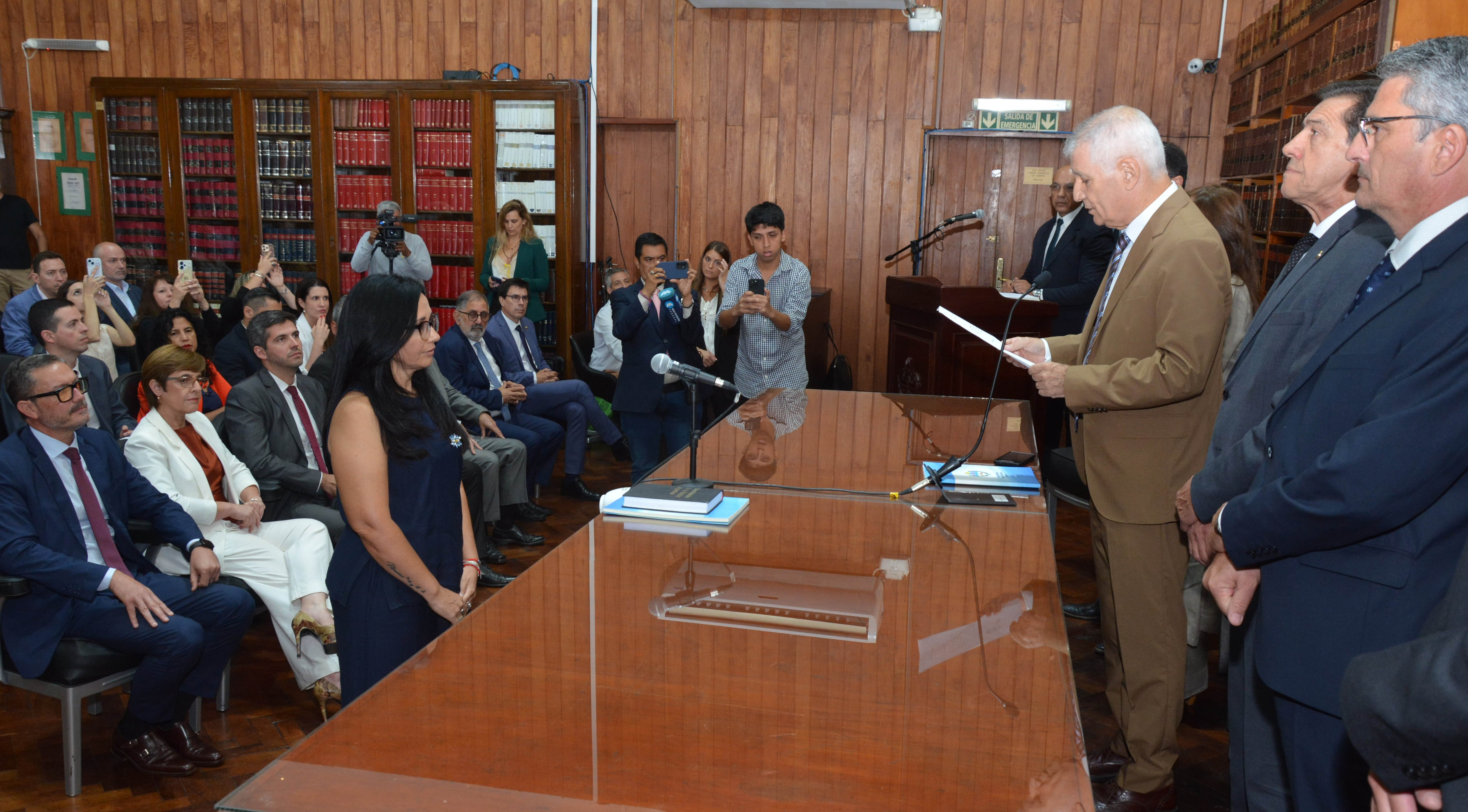 El juez Otaola destacó la trascendencia institucional del acto en el que una nueva magistrada designada en noviembre pasado se incorporó a la Suprema Corte de Justicia. Se trata de la abogada Emma María Mercedes Arias.