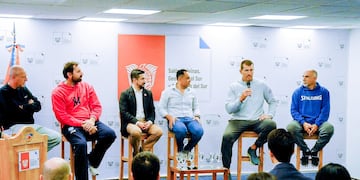 Parte de la “Generación Dorada” de basquetbol dialogó con deportistas fueguinos sobre sus experiencias deportivas