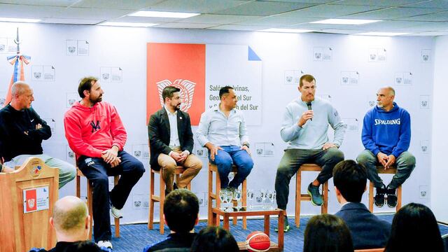Parte de la “Generación Dorada” de basquetbol dialogó con deportistas fueguinos sobre sus experiencias deportivas