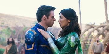 Gemma Chan y Richard Madden en "Eternals". (Disney)