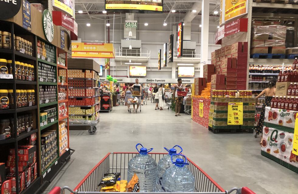 Una reconocida influencer de Córdoba mostró los precios del supermercado más económico en Brasil