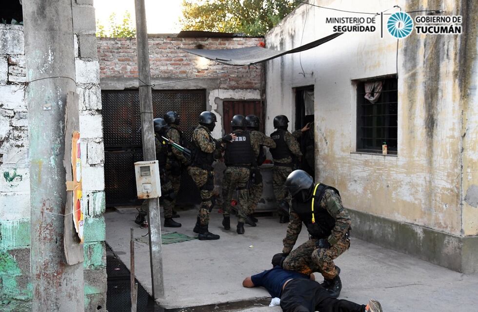 Once allanamientos en la zona sur dejaron un aprehendido, motos, armas de fuego y dinero en efectivo secuestrados