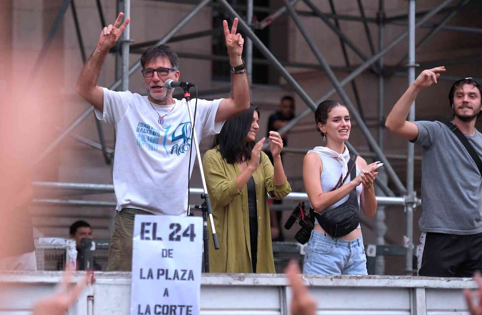 Quién es Francisco “Paco” Olveira, el cura que hace una huelga de hambre en Tribunales