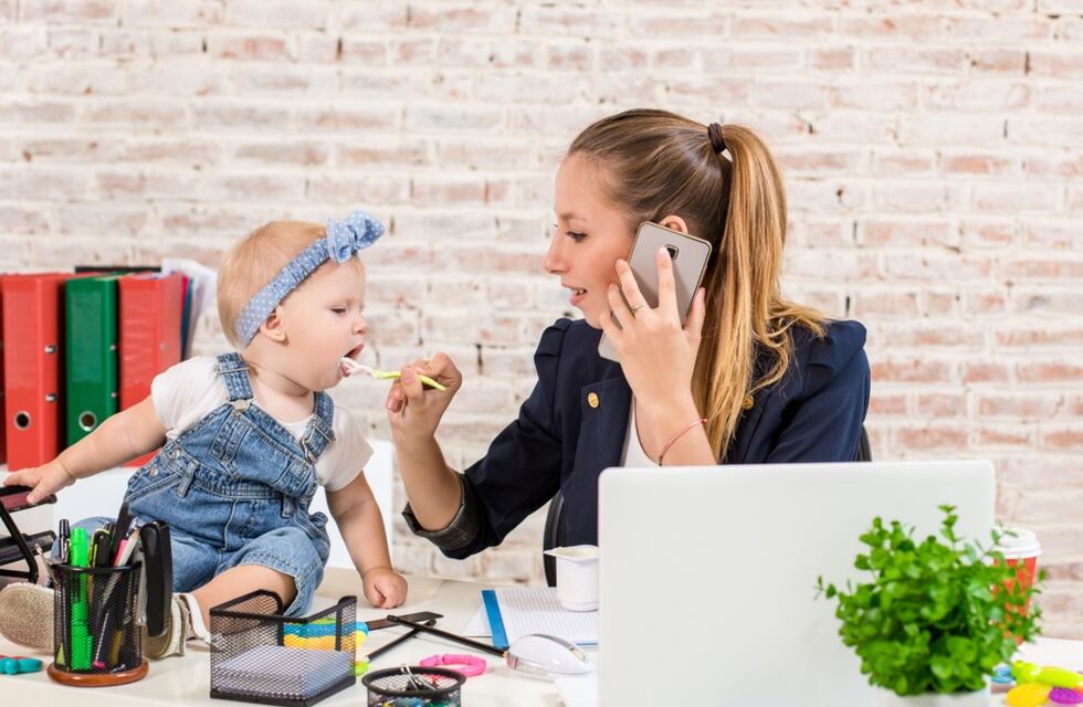 Brecha en Córdoba: las mujeres trabajan más horas y ganan menos que los varones