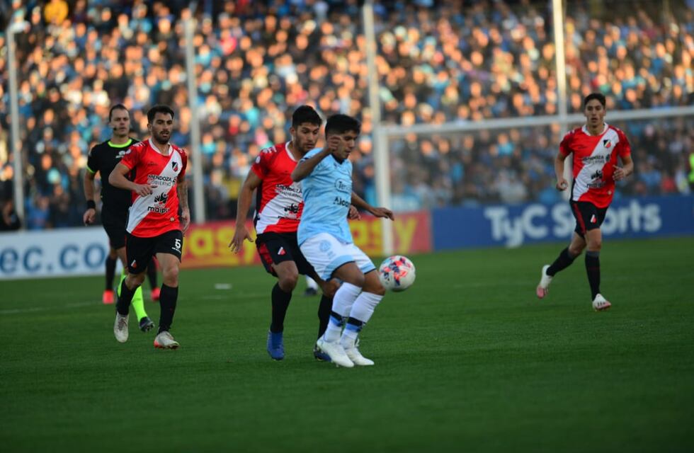 Comba, sobre los partidos que le quedan a Belgrano: “Todavía queda mucho para seguir sufriendo”