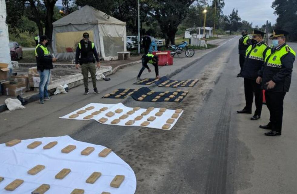 Detuvieron a un hombre que quiso pasar 152 kilos de marihuana a Catamarca