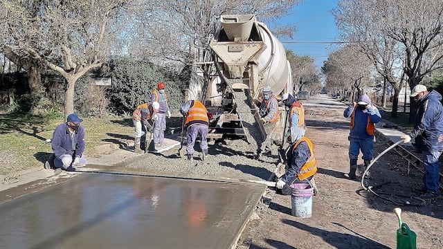Pujato crece: comenzó la pavimentación de calle Lavalle (Facebook Pujato Nuestro Lugar)