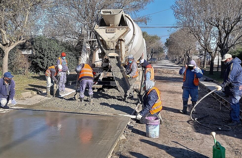 Pujato crece: comenzó la pavimentación de calle Lavalle