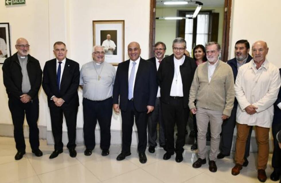Manzur y Jaldo fueron recibidos por el arzobispo Roberto Sánchez
