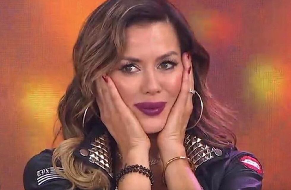 Karina Jelinek posó frente al espejo y en lencería en medio de los rumores de embarazo