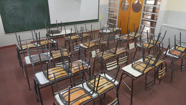 Mendoza  02 de setiembre de 2020 Sociedad
Escuela, pandemia, aislamiento
Por el aislamiento de la pandemia, COVID-19, las aulas de los colegios permanecen vacias, sin alumnos ya que trabajan desde sus casas en clases virtuales