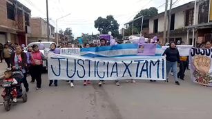 Decenas de mujeres, familiares, allegados y vecinos en general han salido a las calles de Fraile Pintado el lunes último y este martes demandando respuestas a la desaparición de la joven Tamara Fierro.
