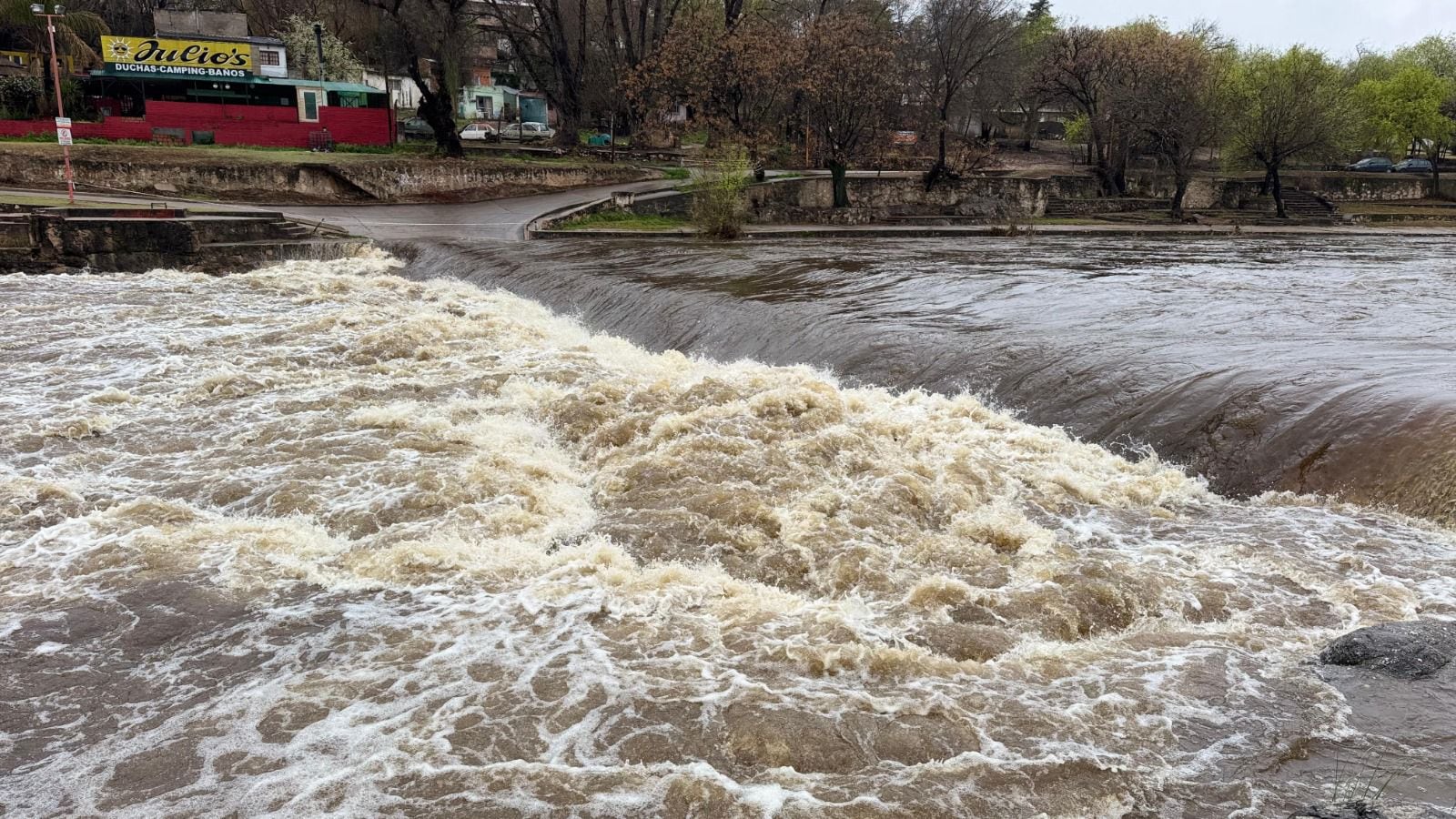 CRECIENTE EN VILLA CARLOS PAZ: