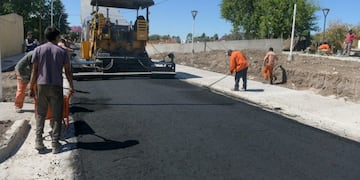 Actualmente, se está pavimentando calle Noaco, arteria lindera al Parque.