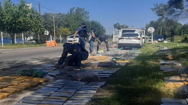 El cargamento era transportado en un Traffic que fue detenida a la altura de barrio Ituzaingó.