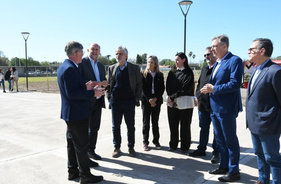 El ministro Daniel Filmus conoció el proyecto de la Universidad Nacional de Rafaela de su nuevo “Edificio de Ciencia y Tecnología”