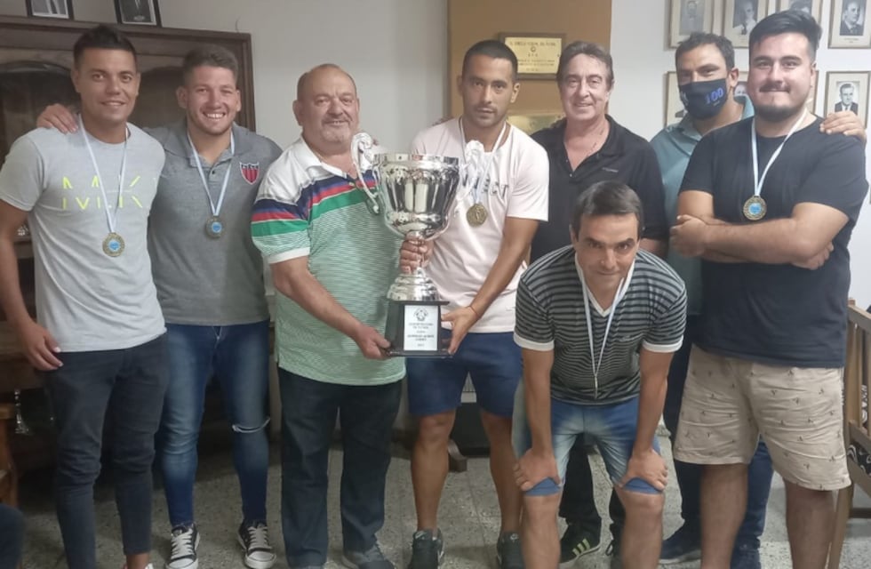 Error garrafal: la Liga Mendocina entregó la copa al campeón con el nombre de Leopoldo Jacinto “Luquez”